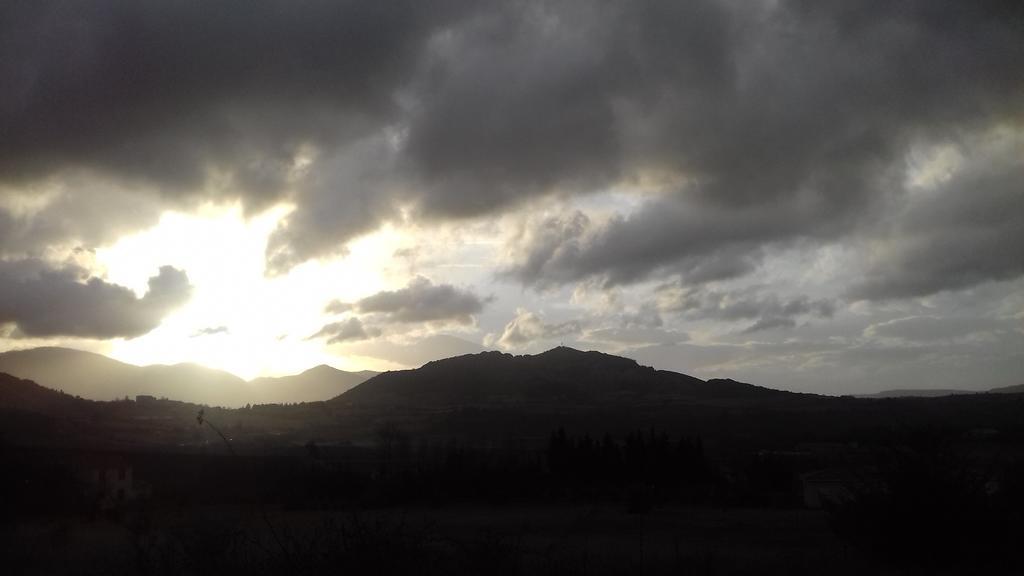Le Gite De Cristal Proche Bugarach Granes Bagian luar foto